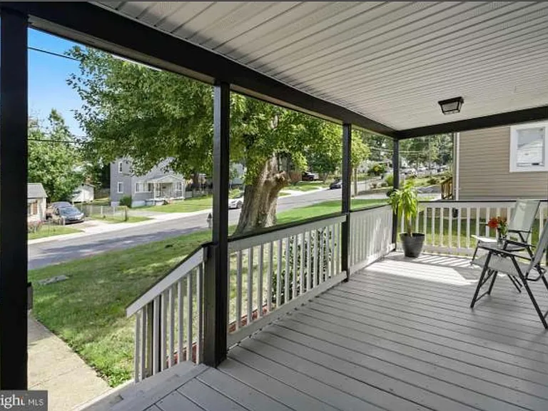 120 N Huron Dr — Photo 4