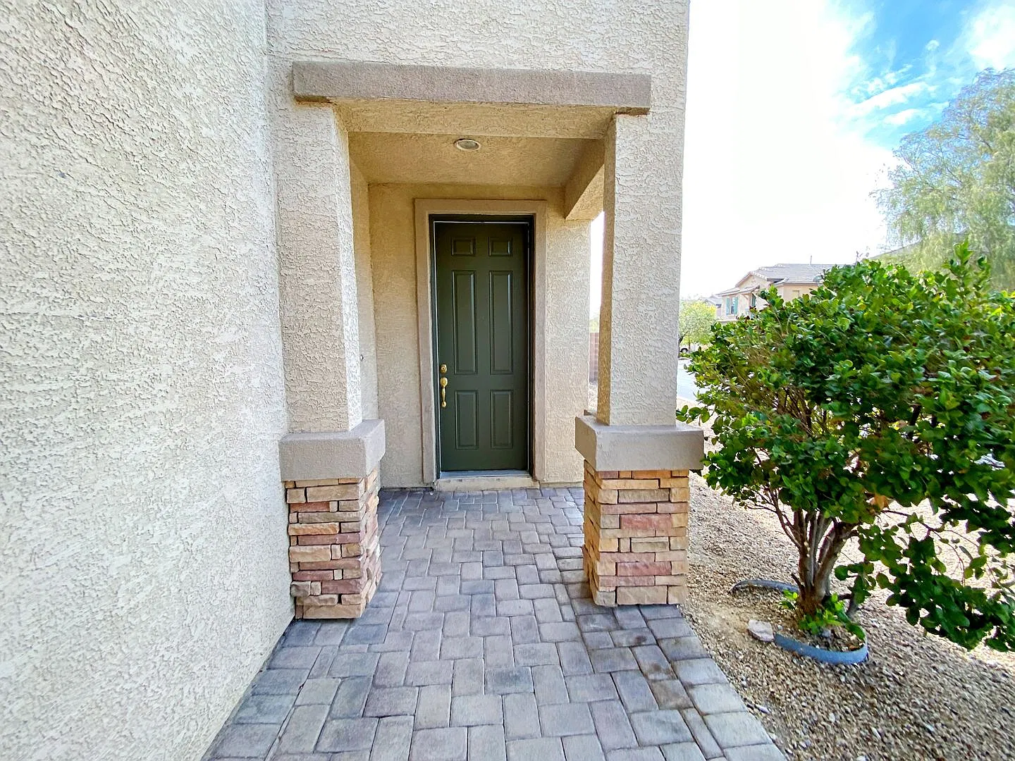 4 Bedroom Home 3 Car Garage On A Corner Lot In Northwest — Photo 4