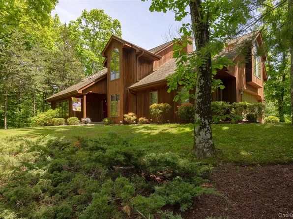 44 Eleanor Drive, Salt Point, NY 12578