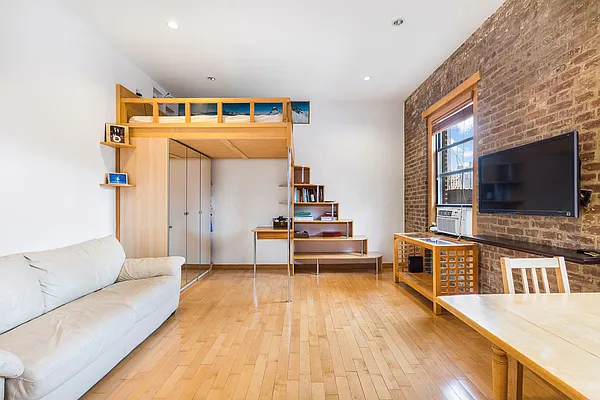 Sold by Nest Seekers International | media 9