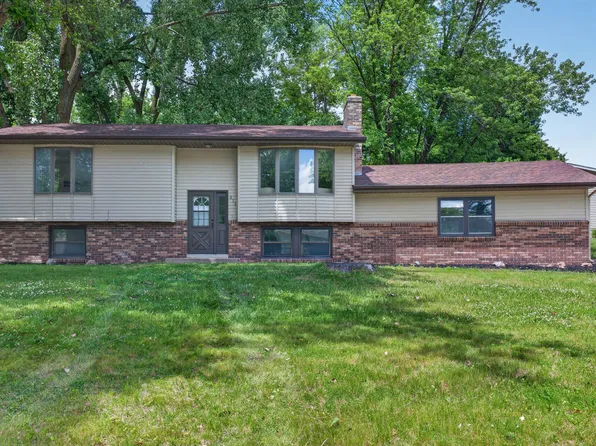 411 Adams Dr W, Young America, MN 55397