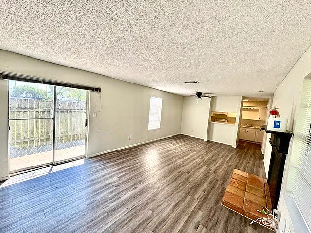 4218 Calallen Dr — Photo 2