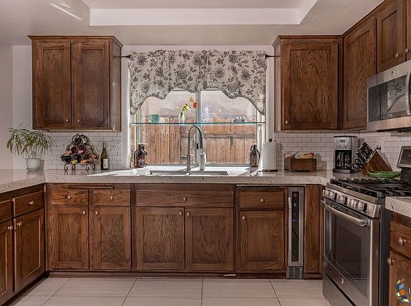 5th image of 589 Larkspur Ln