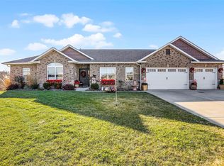 148 Stonebridge Crossing Dr, Maryville, IL 62062