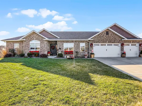 148 Stonebridge Crossing Dr, Maryville, IL 62062