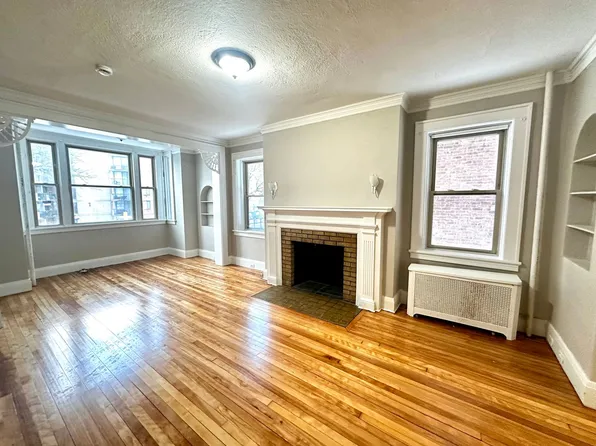 575-577 Pleasant Street, 575-577 Pleasant St #577-1L, Holyoke, MA 01040