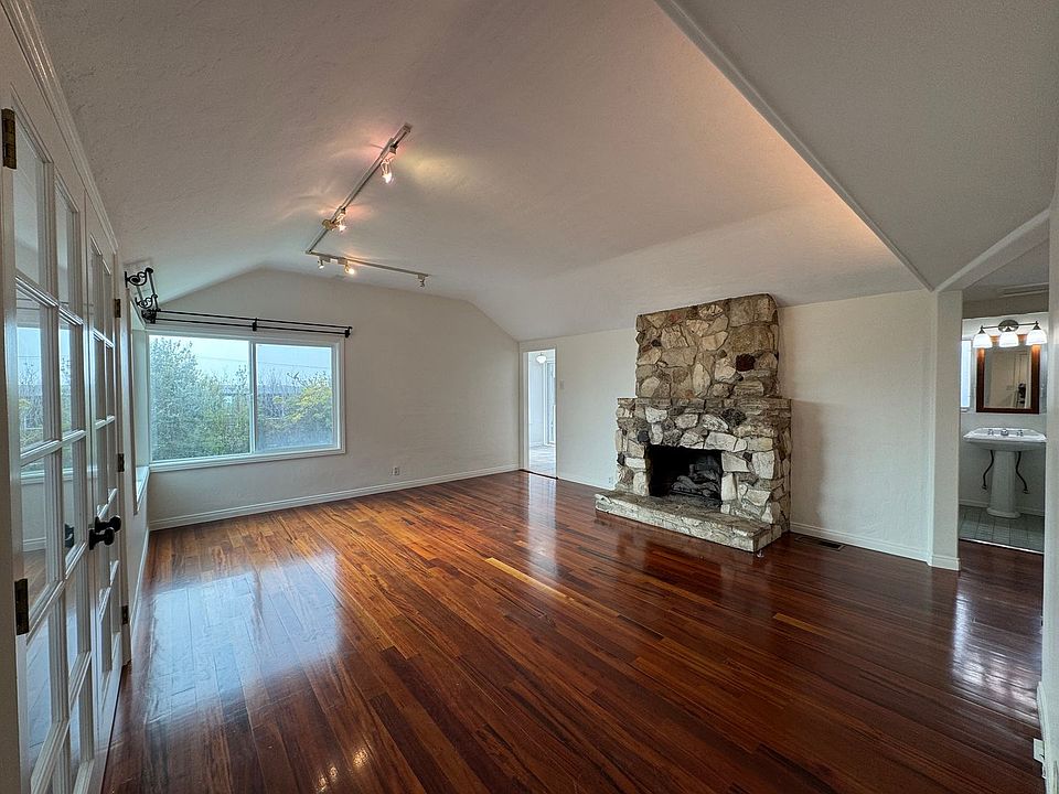 1st image of 1527 Golden Ave