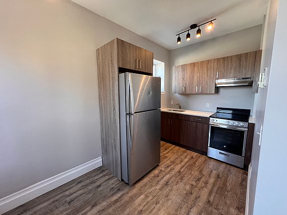 4th image of 104 N Grove St #501