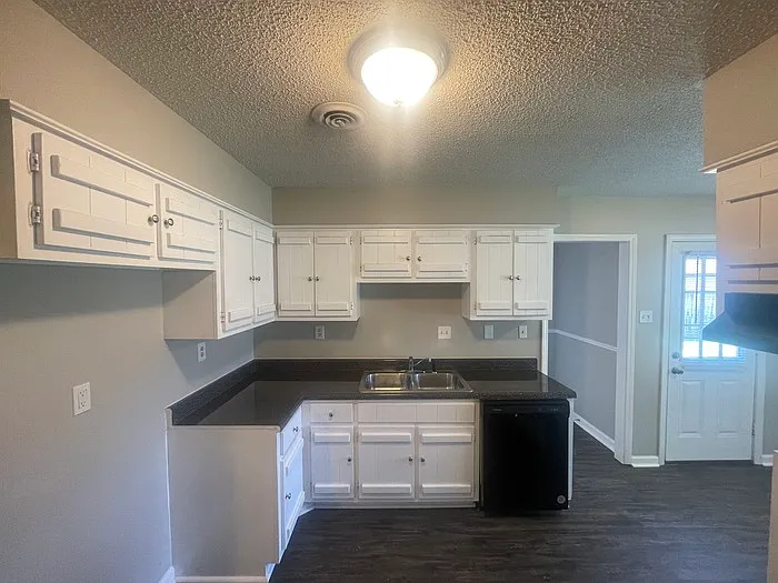 7028 Rose Trail Dr — Photo 10