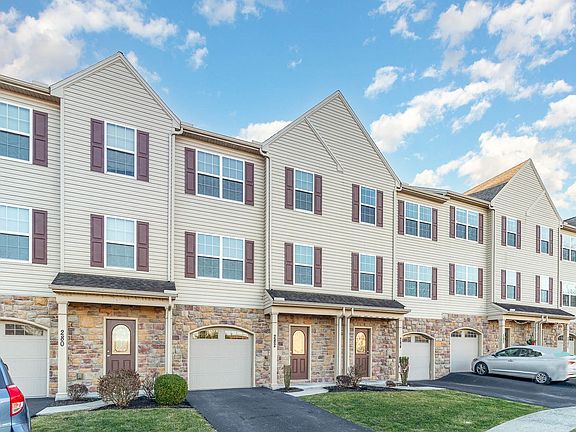 3rd image of 282 Fieldstone Ct