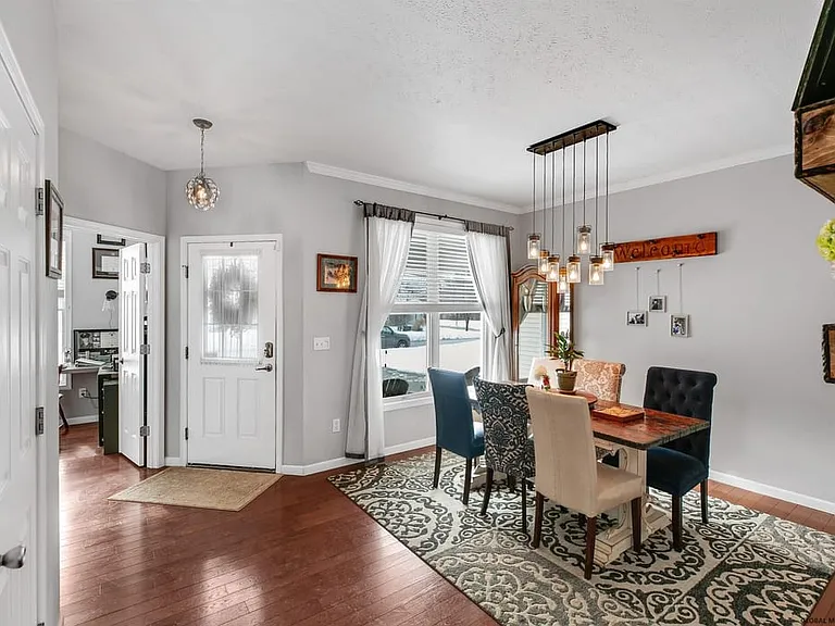 34 Thistle Dr — Photo 3