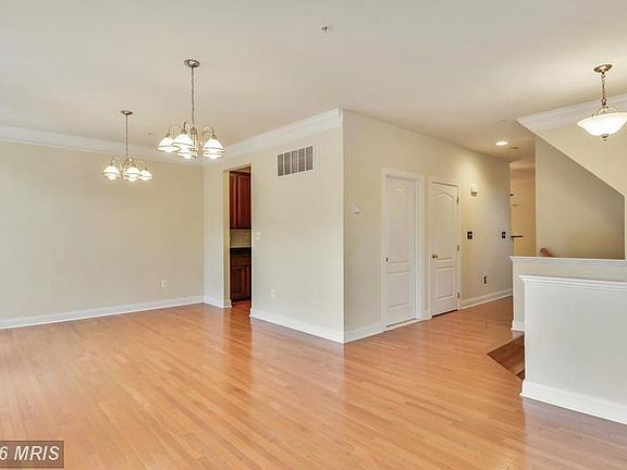 5th image of 22139 Fair Garden Ln