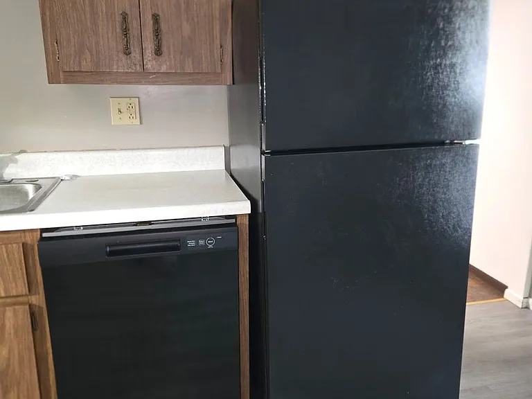 103-105 107 Martin Dr — Photo 6