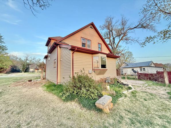 708 N 3rd St, Lincoln, KS 67455