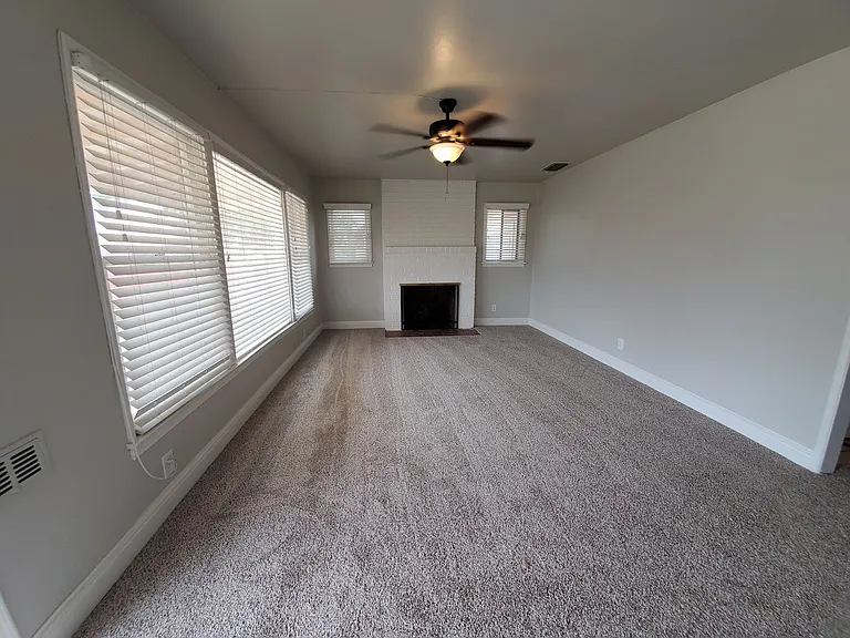 1415 De Witt Ave — Photo 4