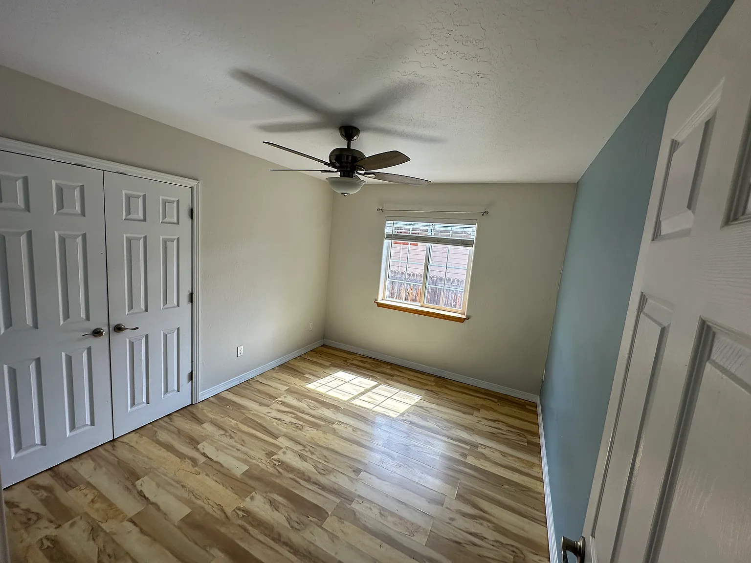 3 bed, 1276 sqft, $1,975 — Photo 4