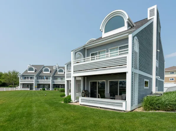 117 Millpoint Dr #17, Spring Lake, MI 49456