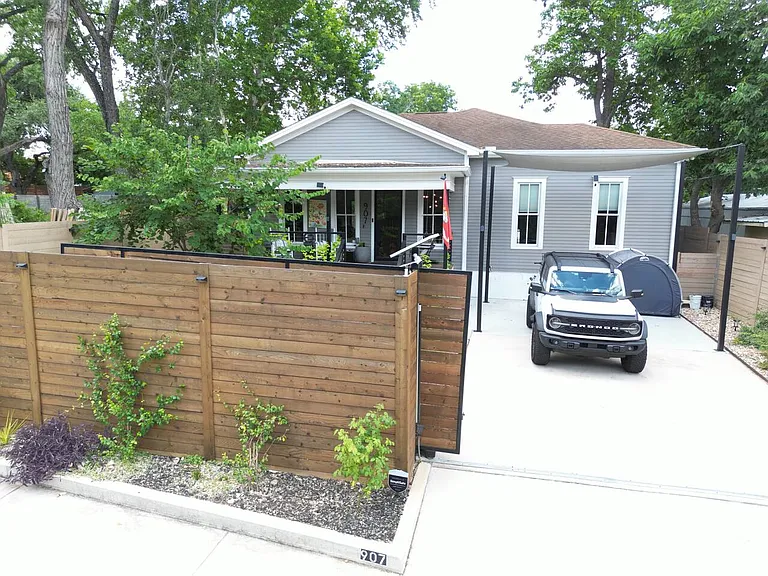 907 S Center St — Photo 30