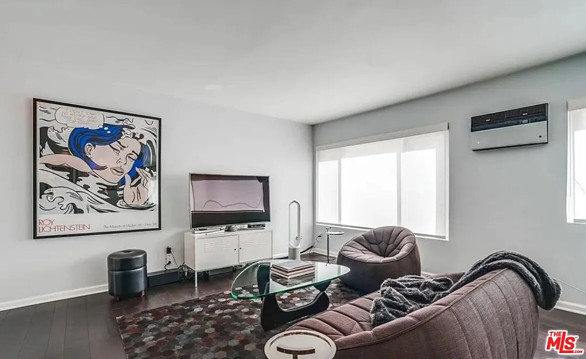 1 bed, 1.0 bath, 710 sqft, $3,200 — Photo 2