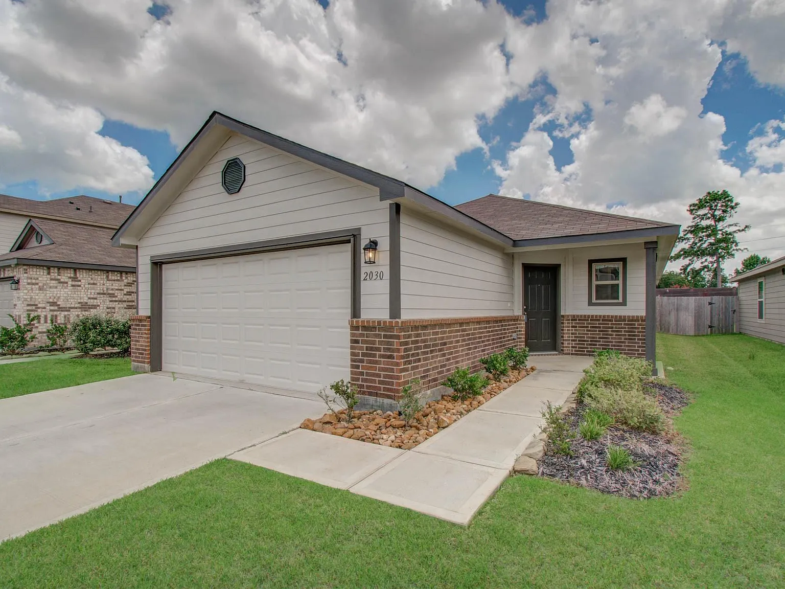 4 bed, 2.0 bath, 1323 sqft, $2,200 — Photo 1