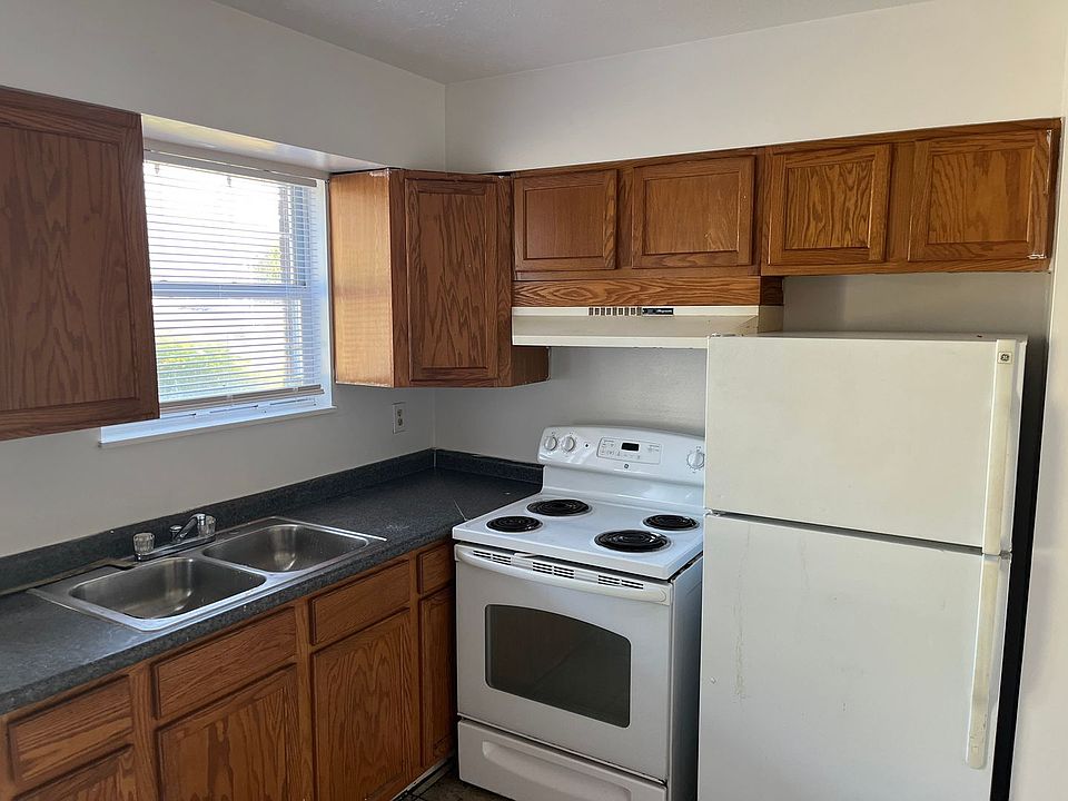 2nd image of 630 Seminole Rd APT 8