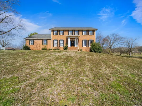 805 Manor Dr, Fayetteville, TN 37334