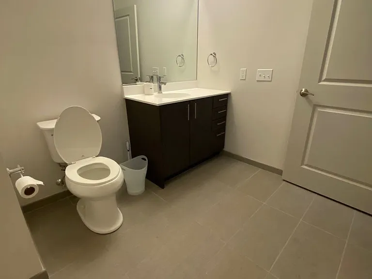 Master Room's Bathroom