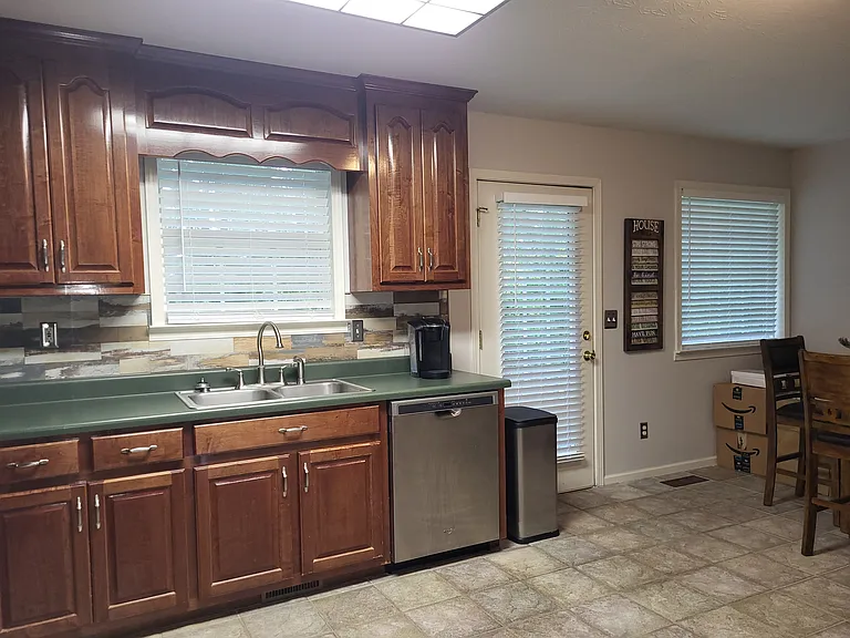 2115 Geneva Dr — Photo 7