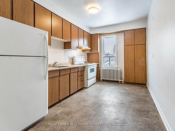 3rd image of 1160 Dufferin St
