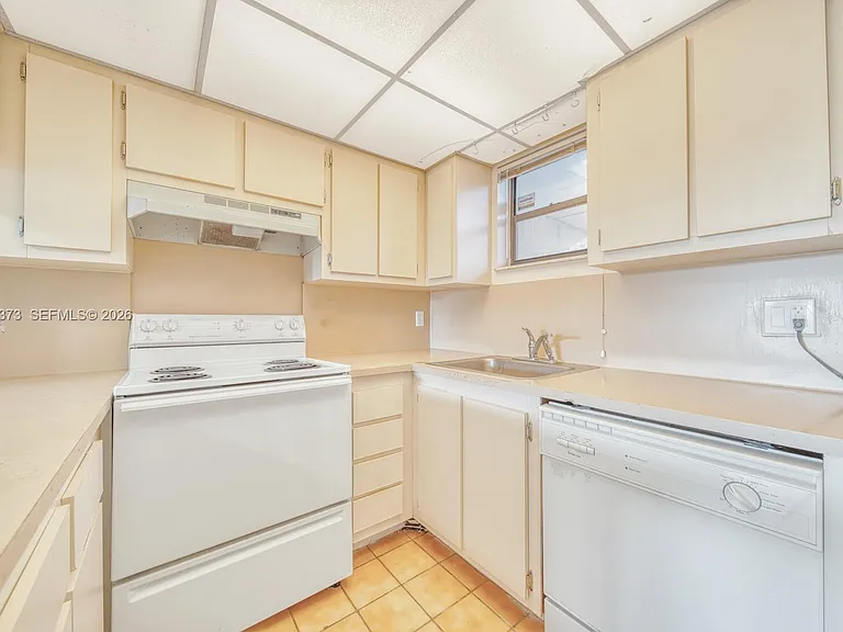8290 Lake Dr #236 — Photo 7