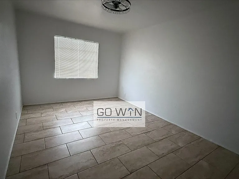 2617 E Portland St — Photo 3