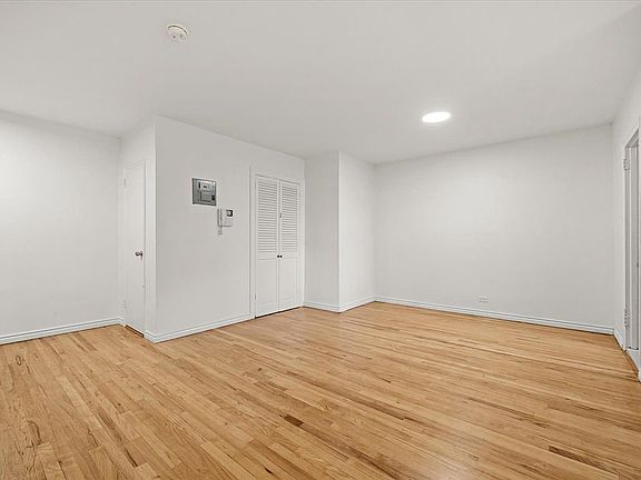 4th image of 3720 Independence Ave APT 5F