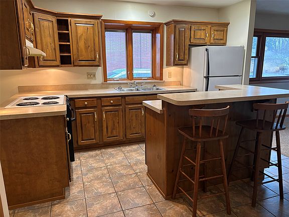 4th image of 415 Putnam Dr