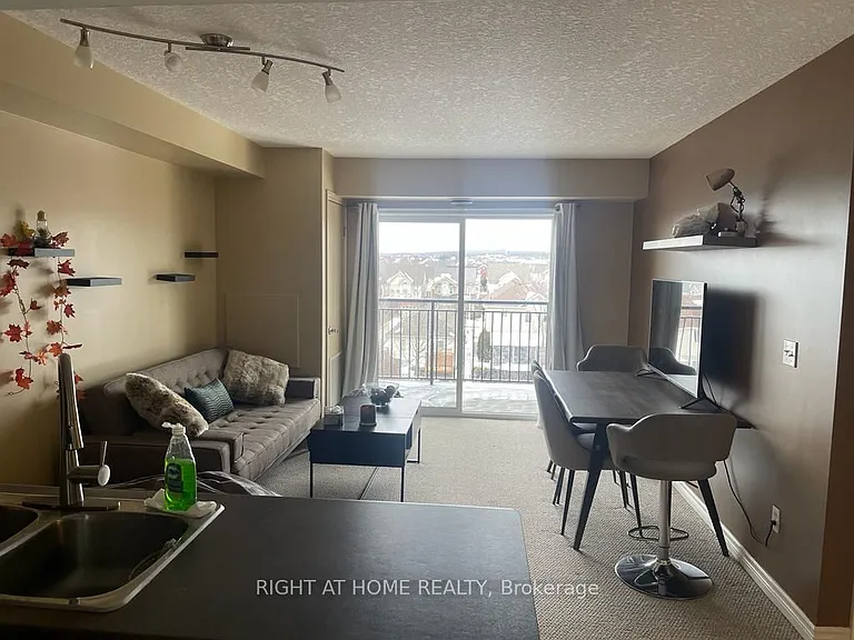 41 Goodwin Dr #404 — Photo 1
