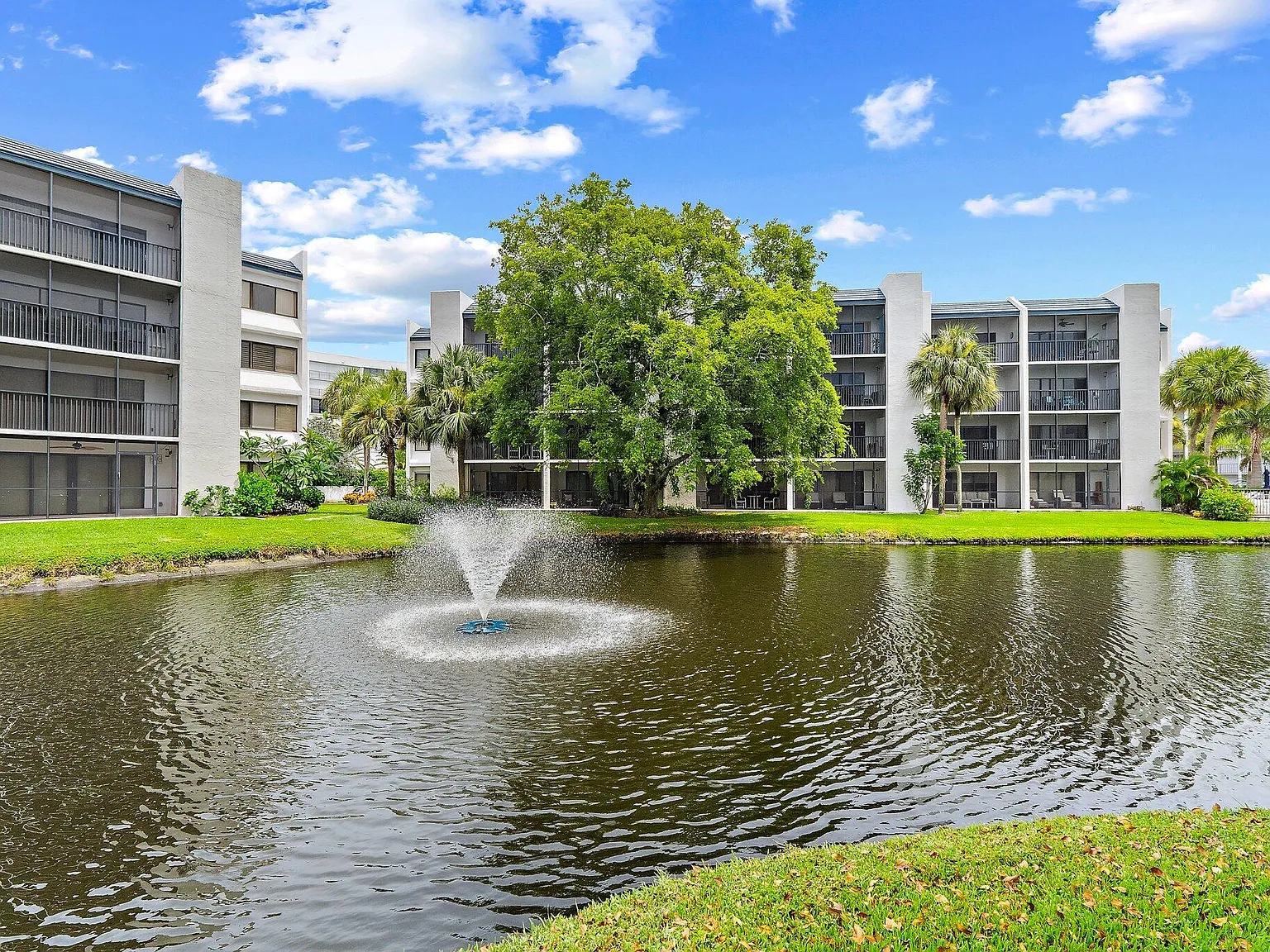 2 bed, 2.0 bath, 1183 sqft, $2,400 — Photo 3