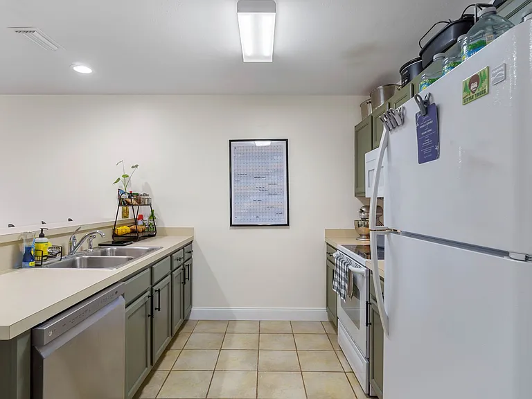 503 Sullivan St NW #F — Photo 8