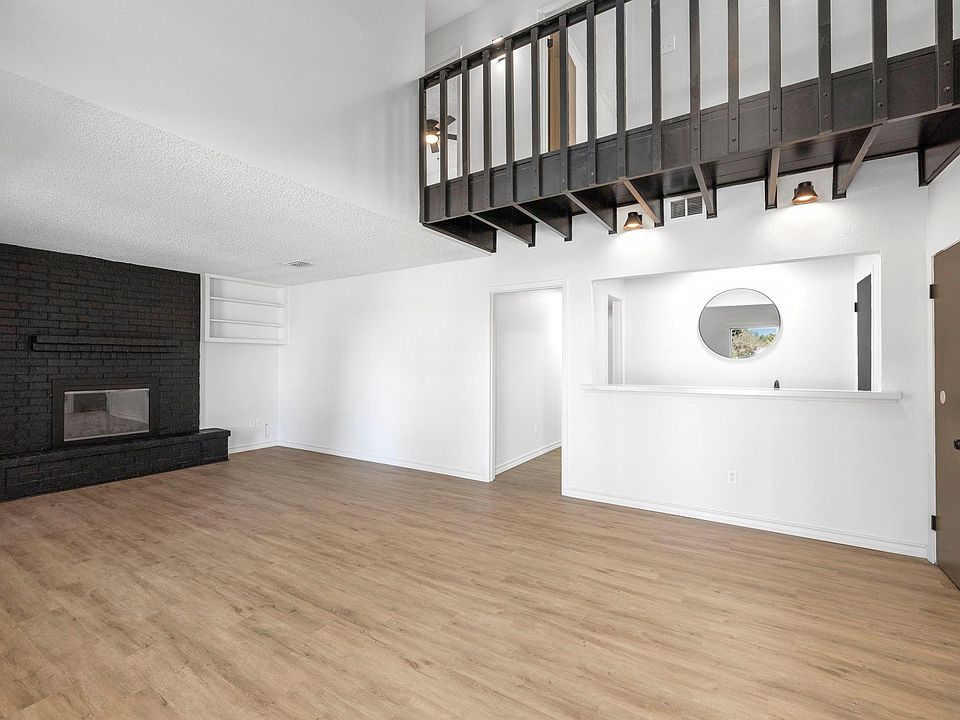 1st image of 835 Clubside Dr