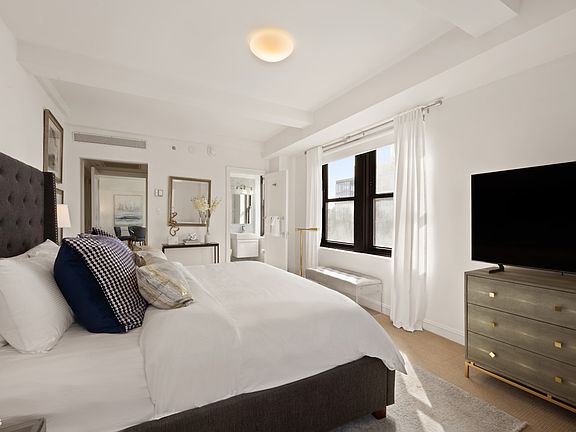 4th image of 160 Central Park S #3710
