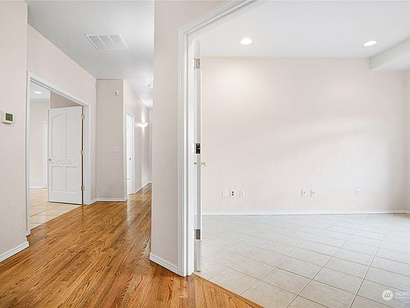 5th image of 6741 Troon Lane SE