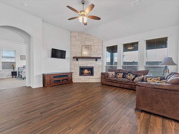 2nd image of 2760 Richard St