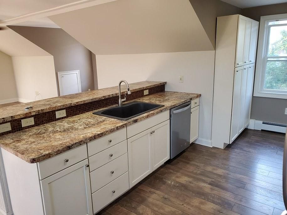 Lots of kitchen storage space