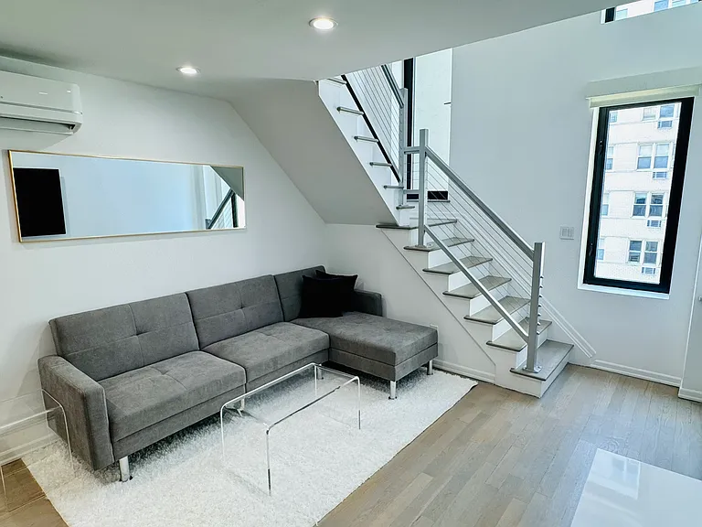 215 E 81st St #7B — Photo 3