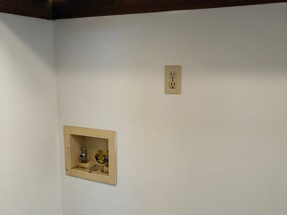 4th image of 3112 Mission Rd #2