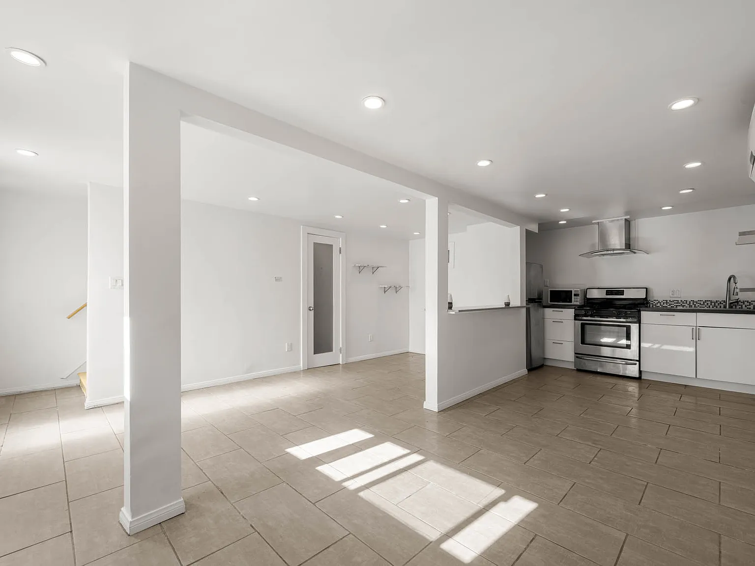 931 Gardner — Photo 1