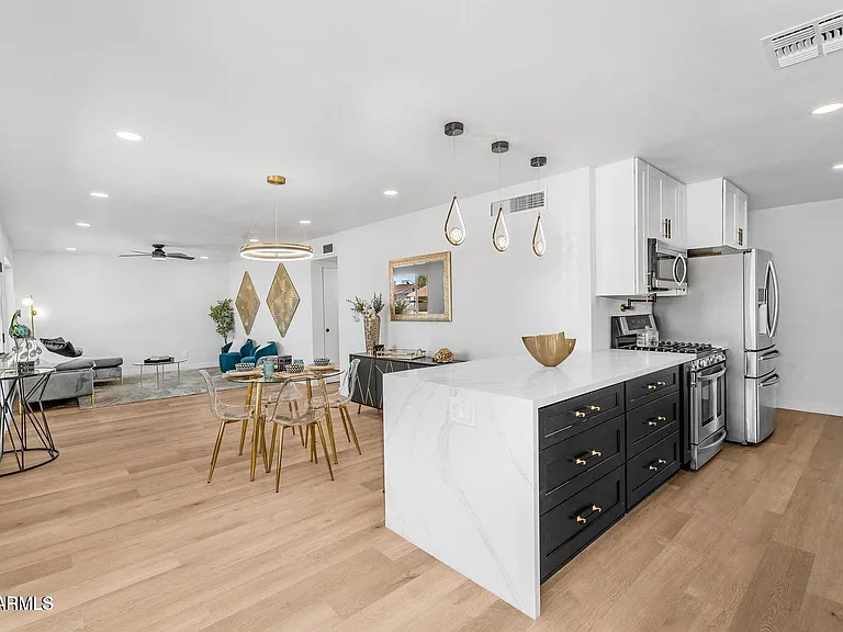 14635 N 37th Pl — Photo 9