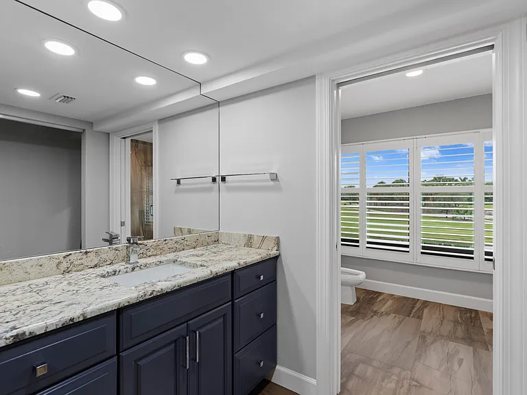 2435 Presidential Way #G — Photo 22
