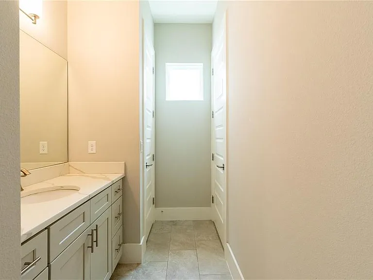 200 E Grant St — Photo 24