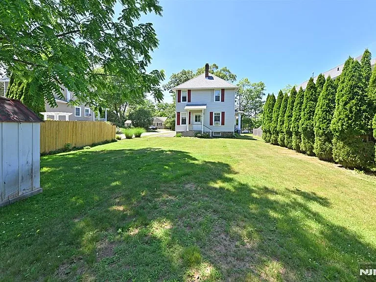 264 Morse Ave — Photo 2