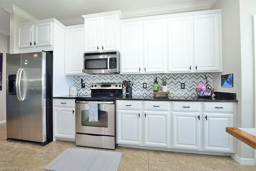 3 bed, 2.0 bath, 1610 sqft, $2,399 — Photo 4