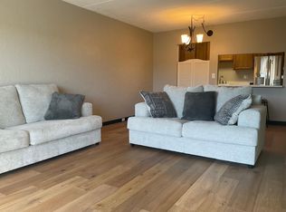 10401 Cedar Lake Rd UNIT 406, Minnetonka, MN 55305